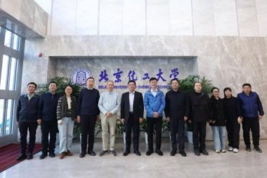 Pekingská chemicko-technologická univerzita uspořádala slavnostní předávání zvláštního stipendia a darování extruzního zařízení společnosti Jwell Machinery